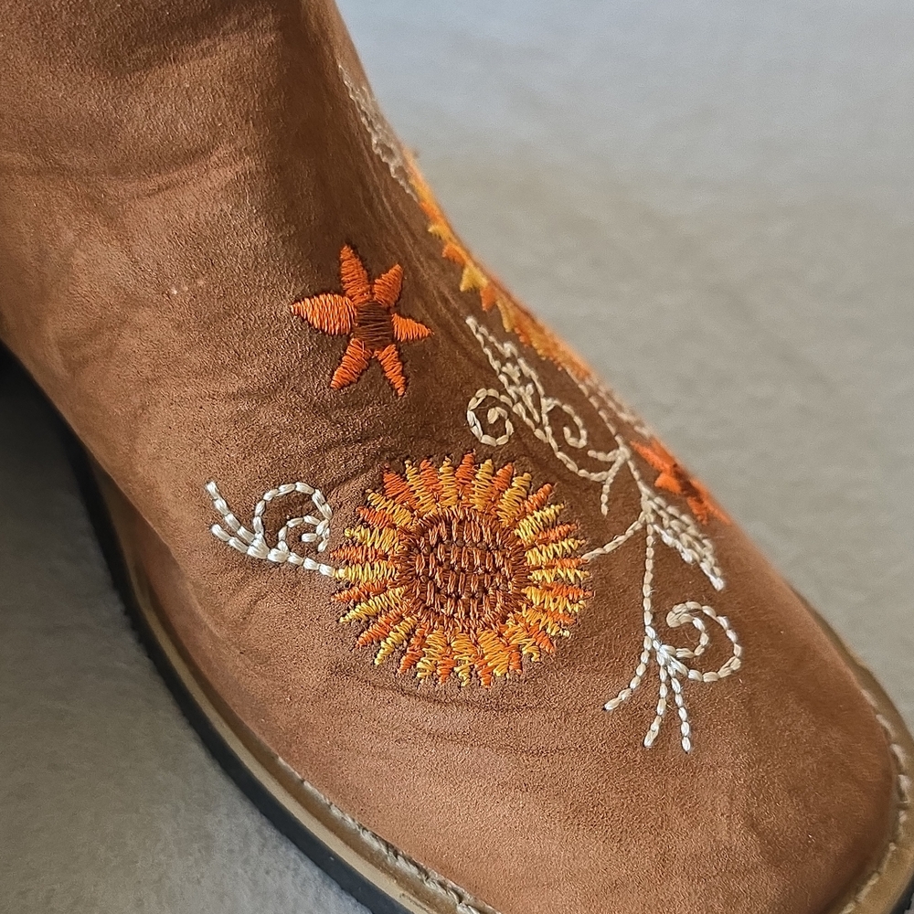 Sunflower Embroidered Kids Boots - Picture 7 of 7